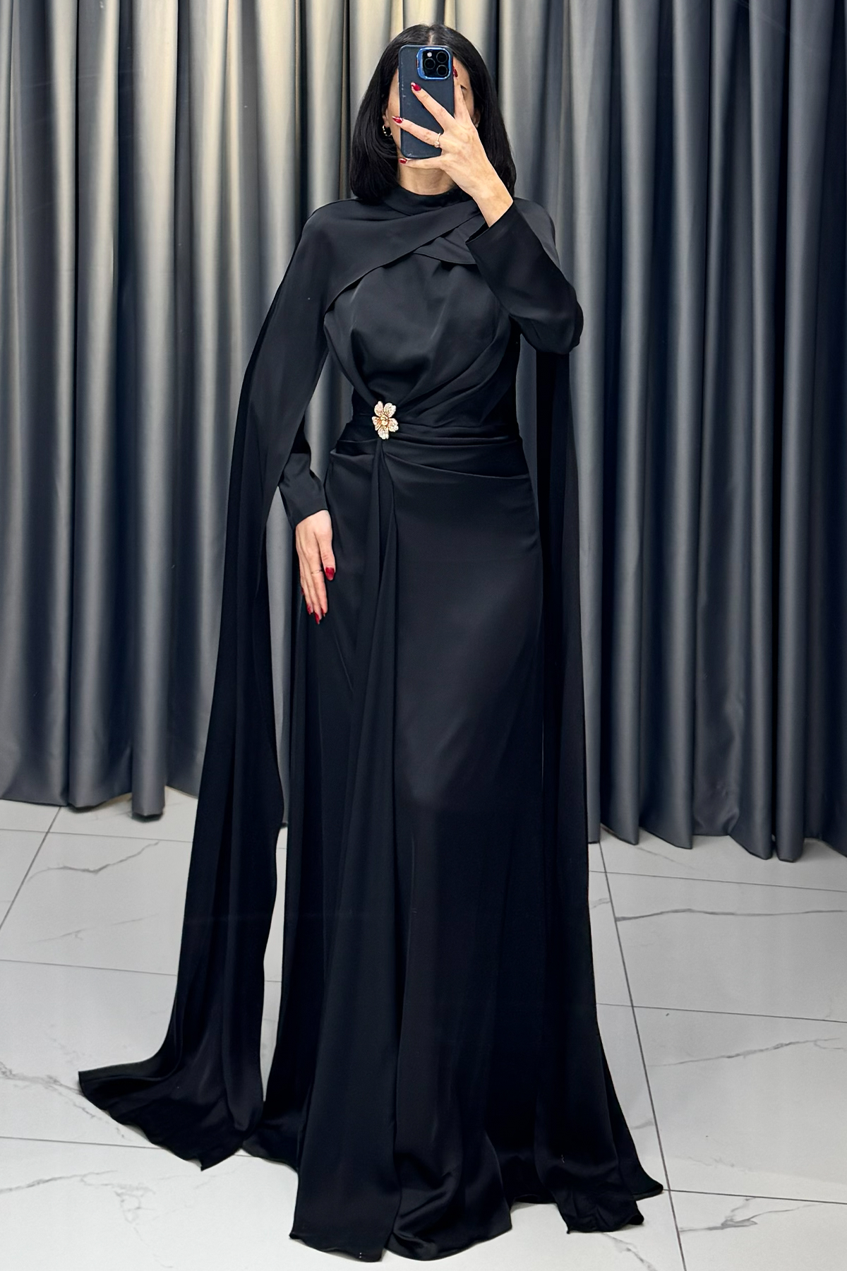 Aksesuar Detaylı Pelerinli Belden Oturtmalı Abiye Siyah