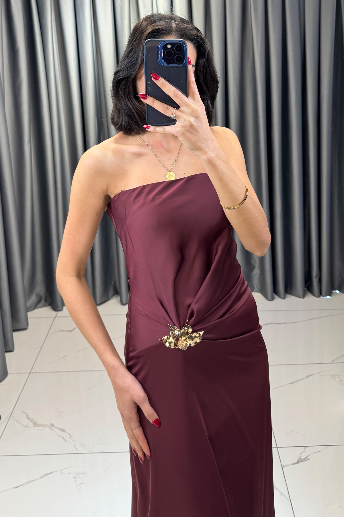 Aksesuar Detaylı Straplez Saten Abiye Mürdüm - Görsel 2