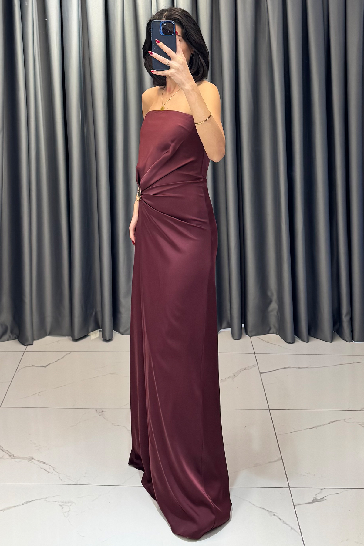 Aksesuar Detaylı Straplez Saten Abiye Mürdüm - Görsel 3