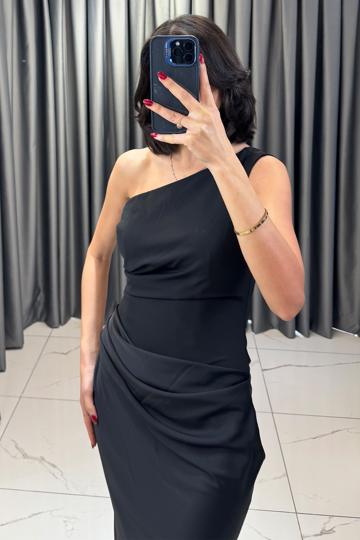 Belden Drapeli Tek Omuzlu Uzun Abiye Siyah - Görsel 4