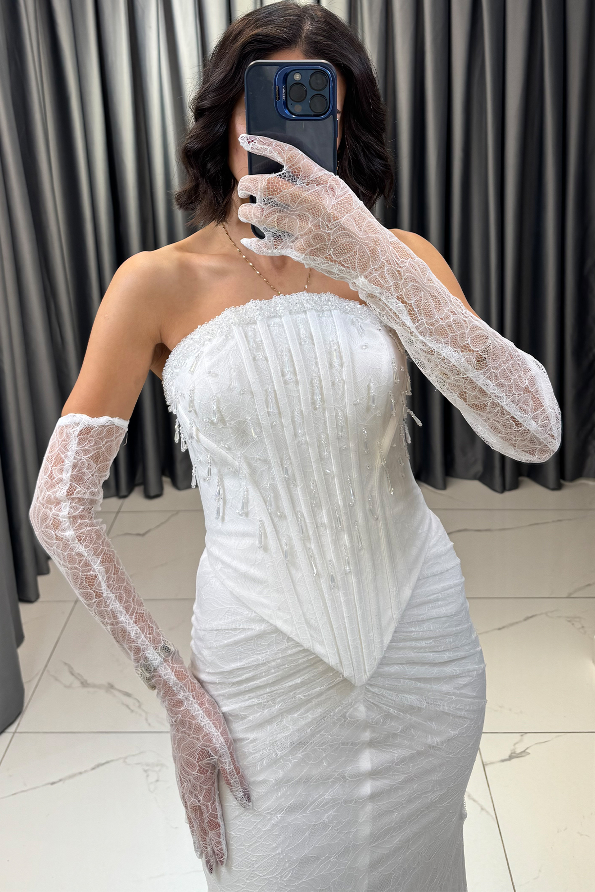 Boncuk İşlemeli Dantelli Şal Detaylı Uzun Abiye Beyaz - Görsel 4