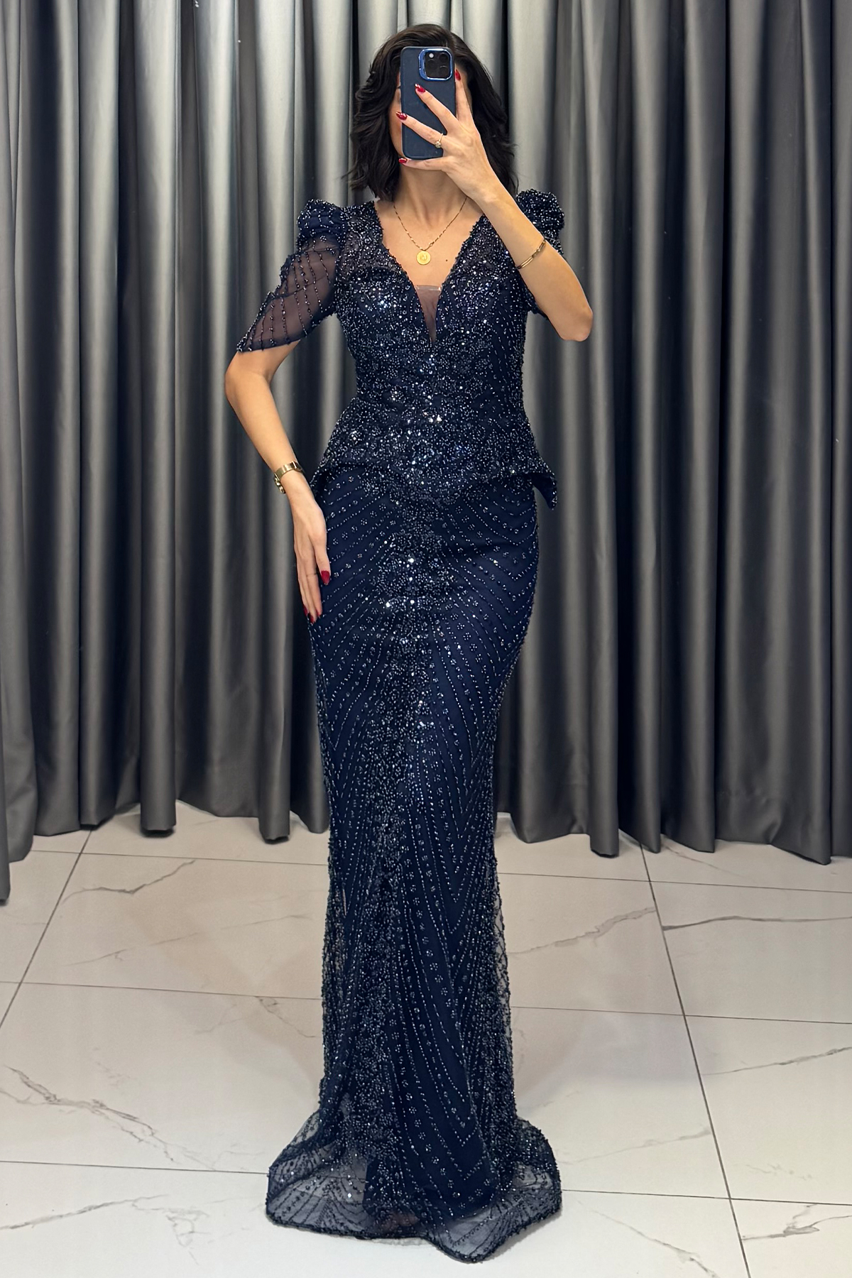 Boncuk İşlemeli Kol Detaylı Balık Model Abiye Lacivert