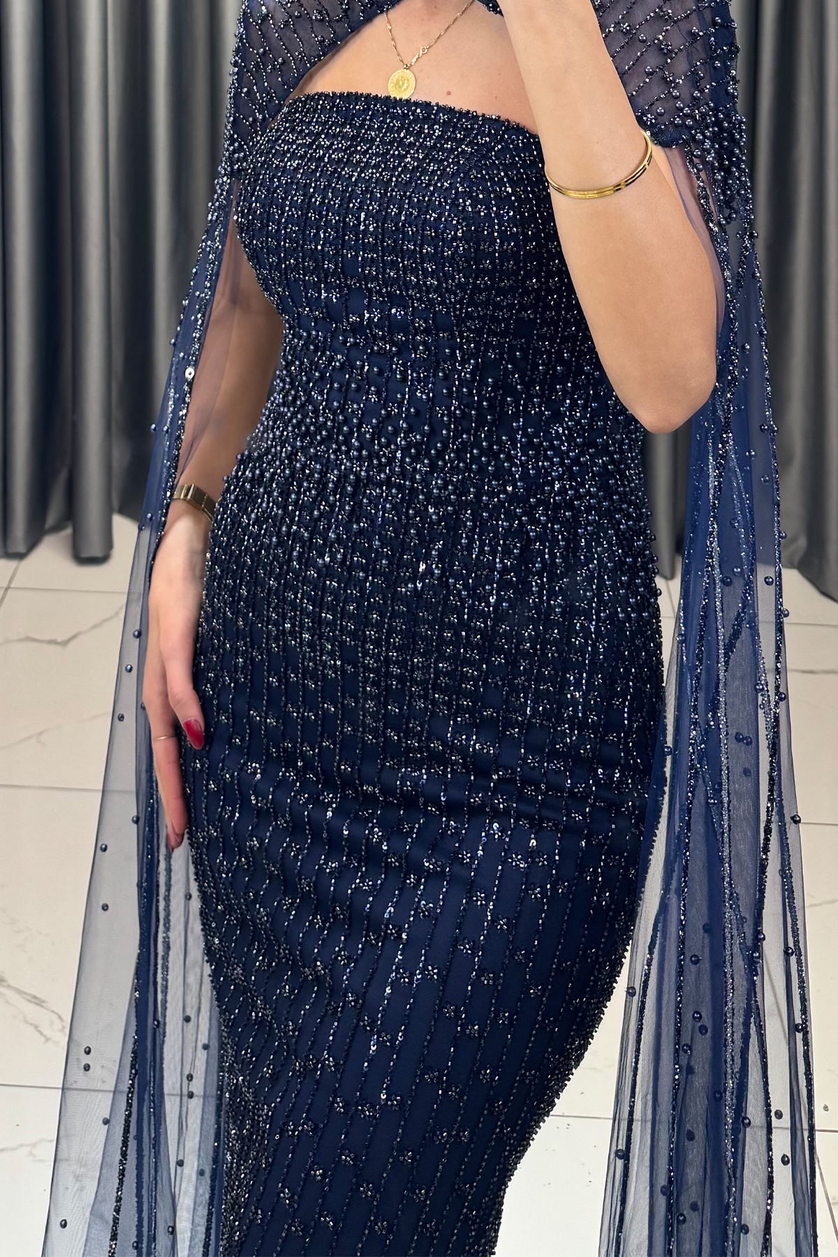 Boncuk İşlemeli Sırta Korsajlı Pelerinli Abiye Lacivert - Görsel 2