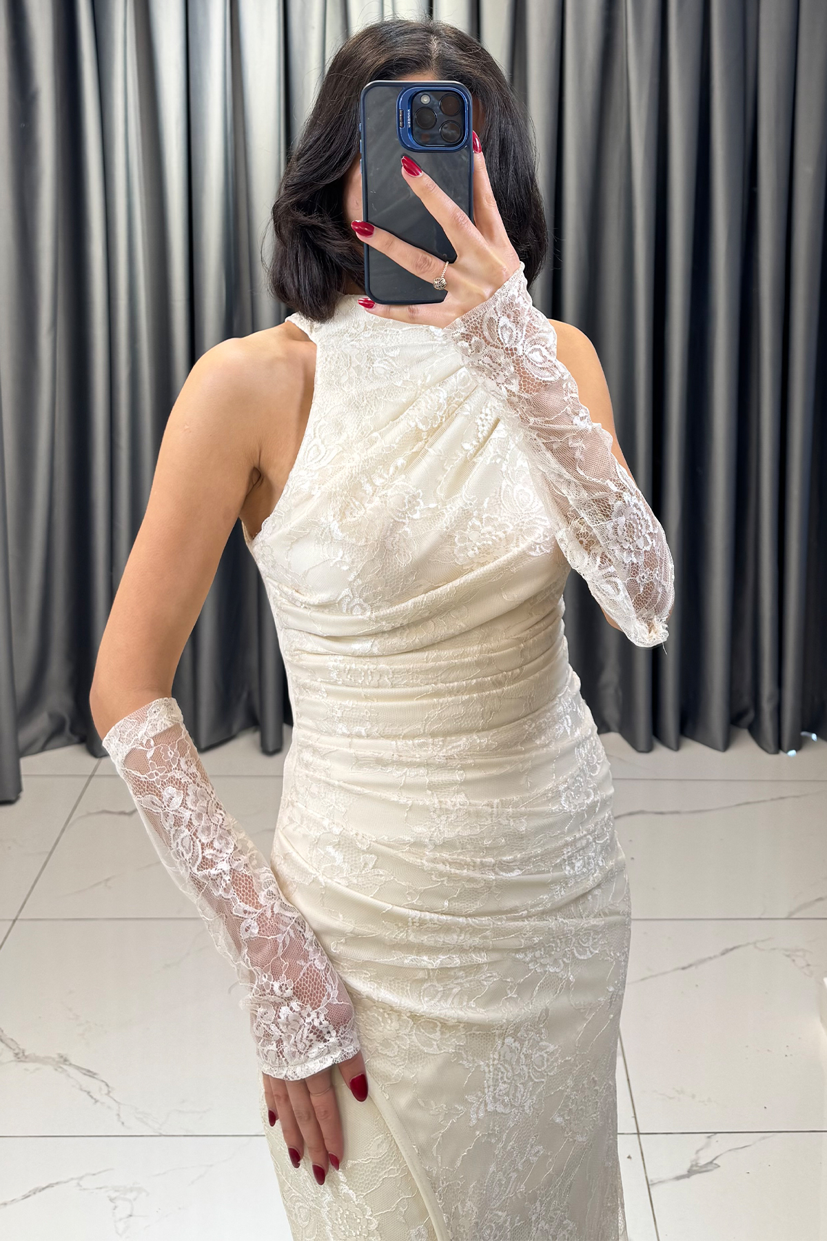 Dantel İşlemeli Halter Yaka Eldiven Detaylı Yırtmaçlı Abiye Bej - Görsel 2