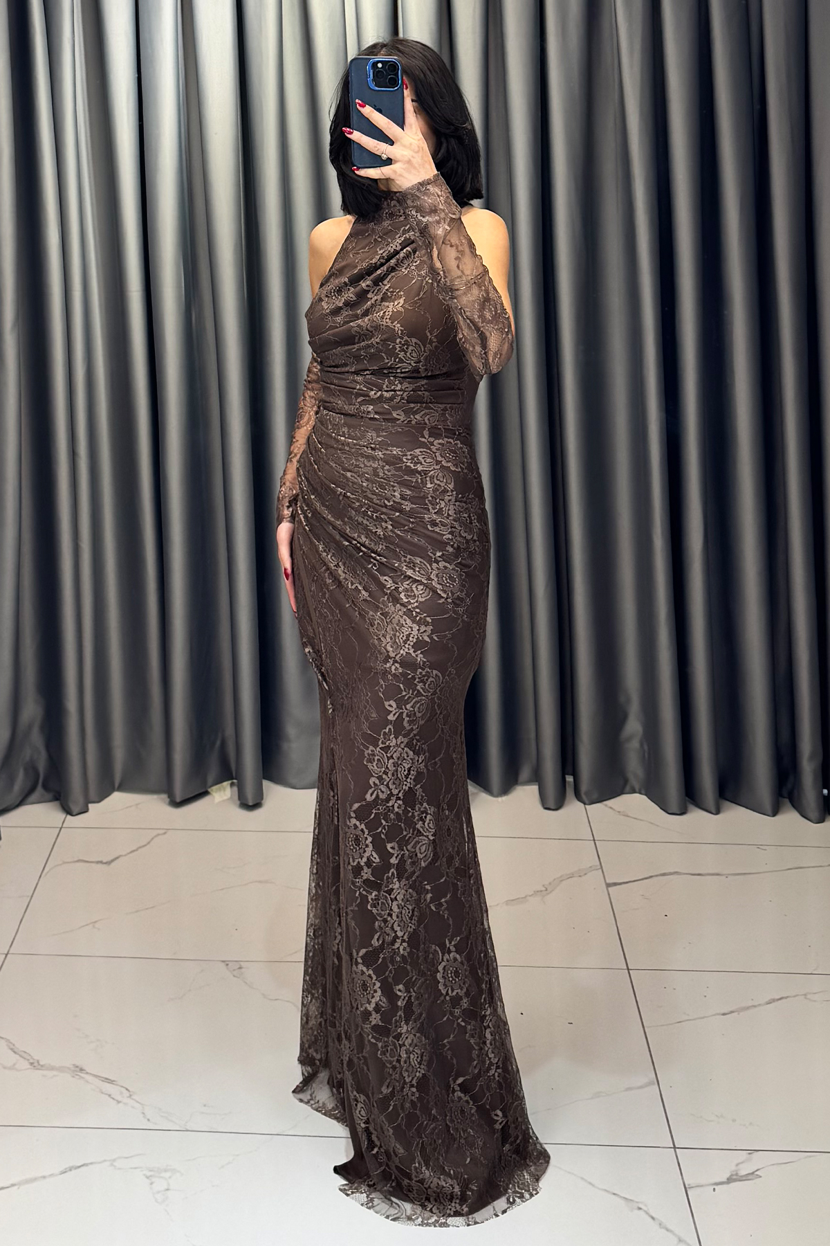 Dantel İşlemeli Halter Yaka Eldiven Detaylı Yırtmaçlı Abiye Kahve - Görsel 3