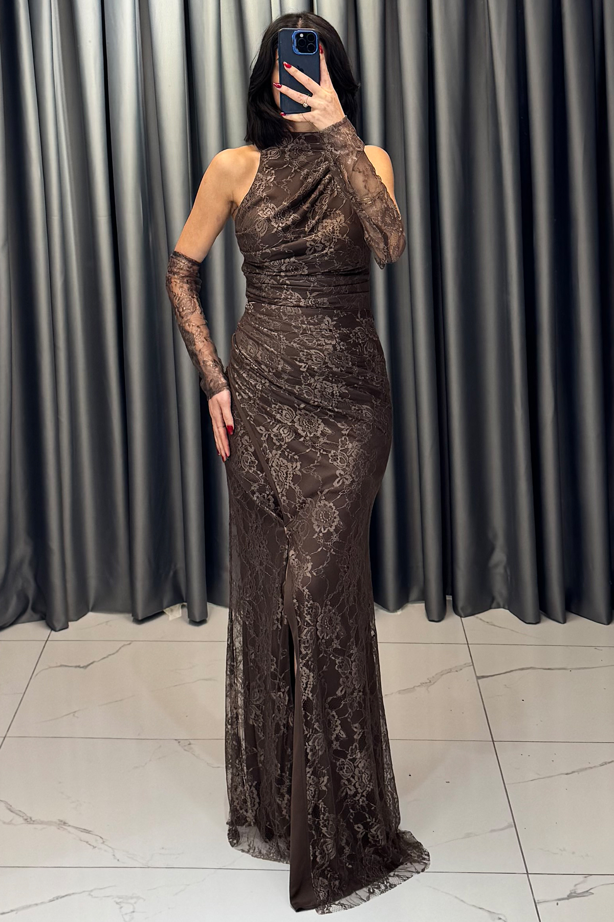 Dantel İşlemeli Halter Yaka Eldiven Detaylı Yırtmaçlı Abiye Kahve - Görsel 5