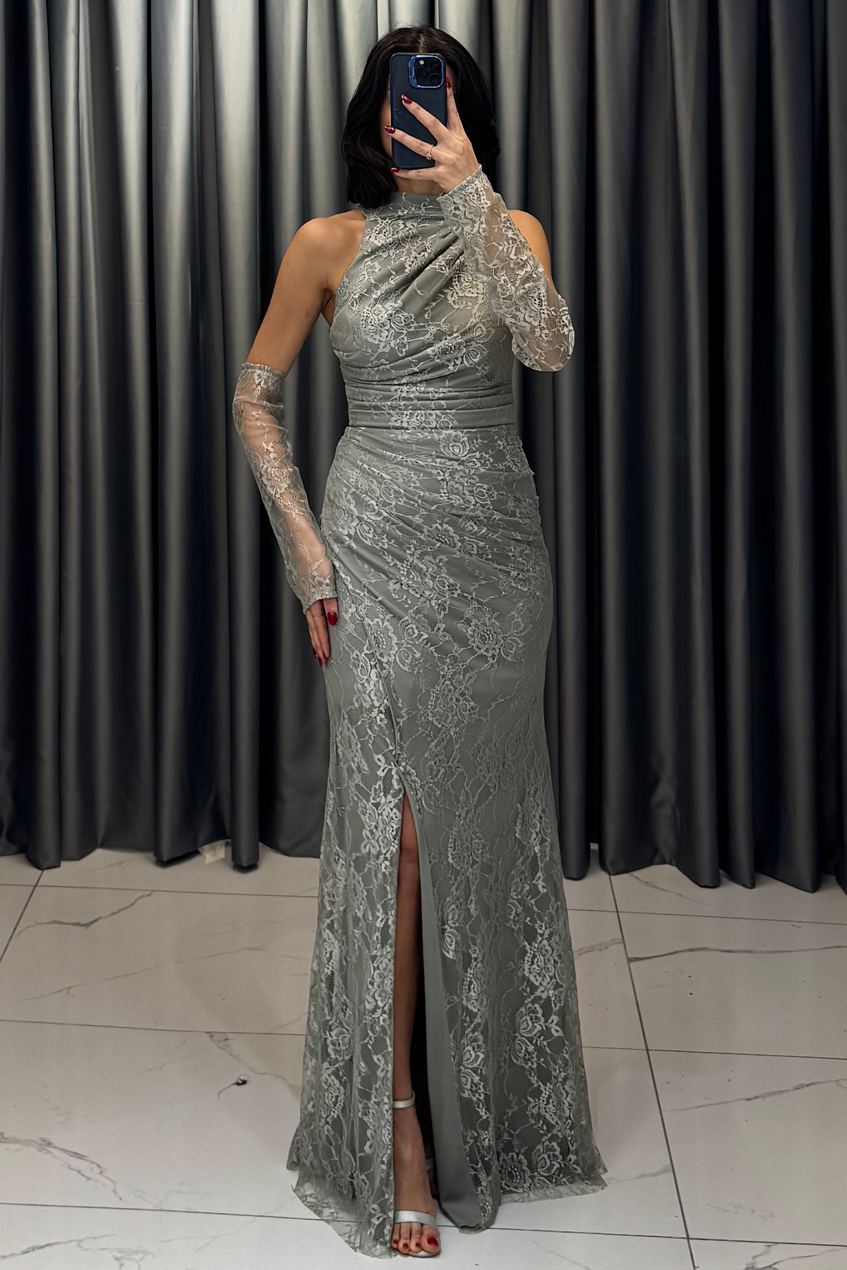 Dantel İşlemeli Halter Yaka Eldiven Detaylı Yırtmaçlı Abiye Mint