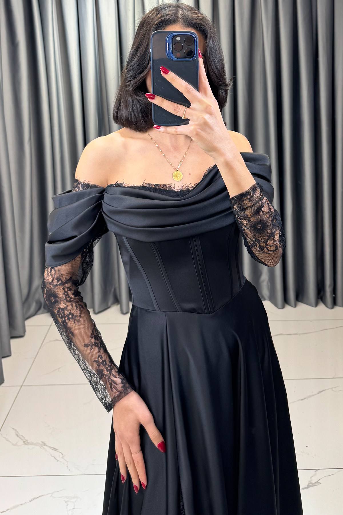 Düşük Omuzlu Yırtmaç Detaylı Dantelli Straplez Abiye Siyah - Görsel 2