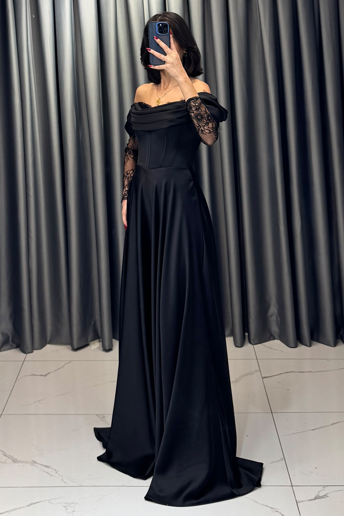 Düşük Omuzlu Yırtmaç Detaylı Dantelli Straplez Abiye Siyah - Görsel 3