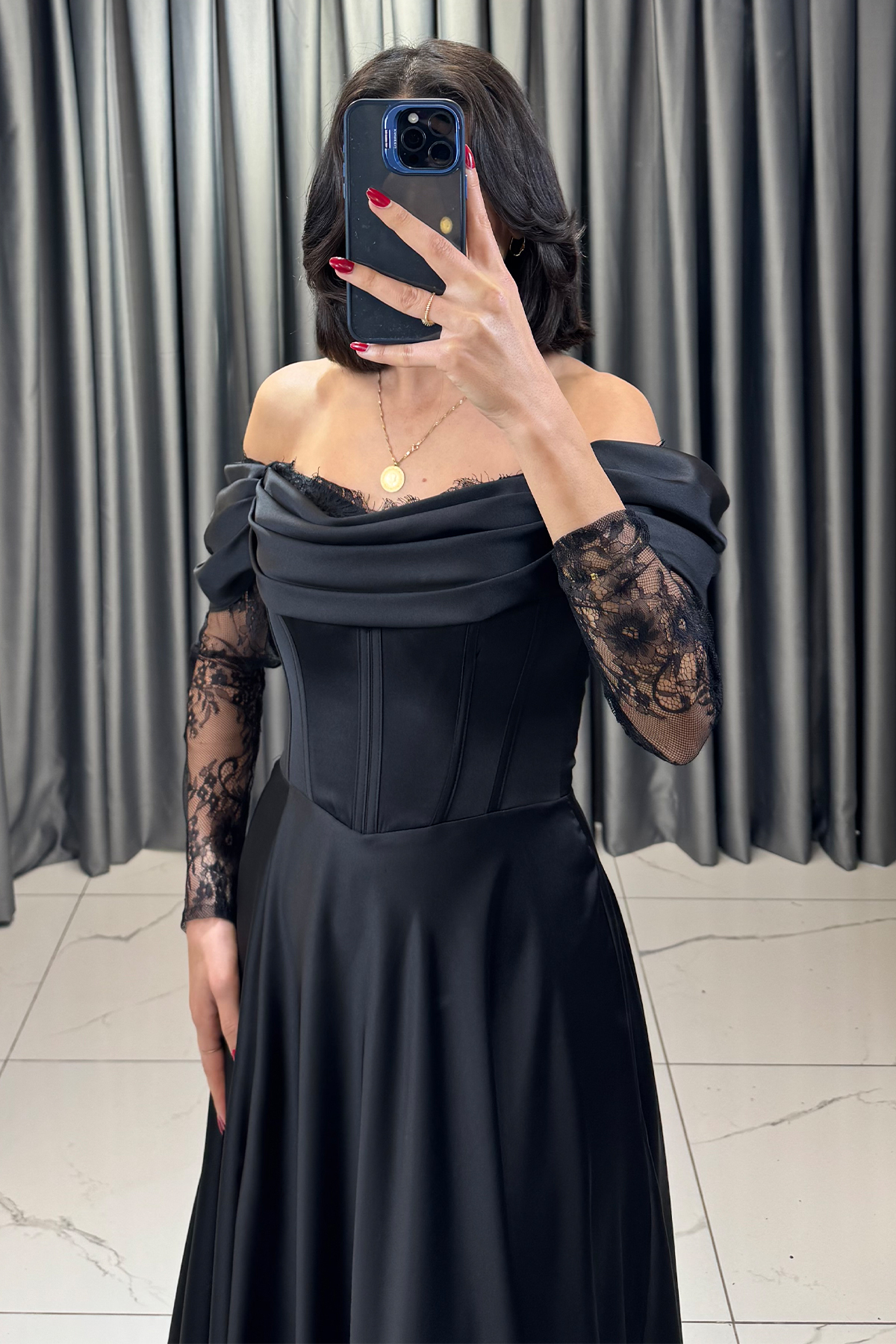 Düşük Omuzlu Yırtmaç Detaylı Dantelli Straplez Abiye Siyah - Görsel 4