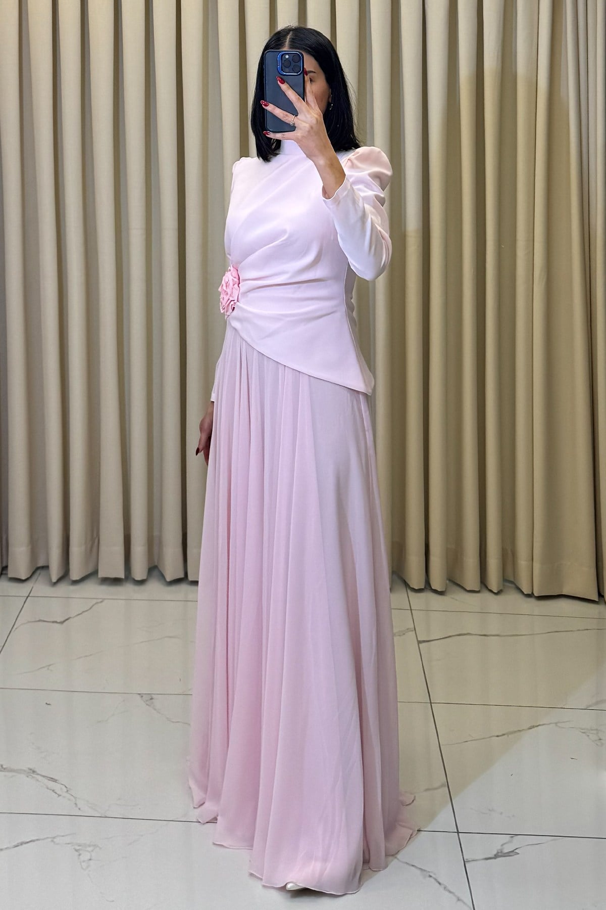 Gül Detaylı Büzgülü Tesettür Abiye Pudra - Görsel 3