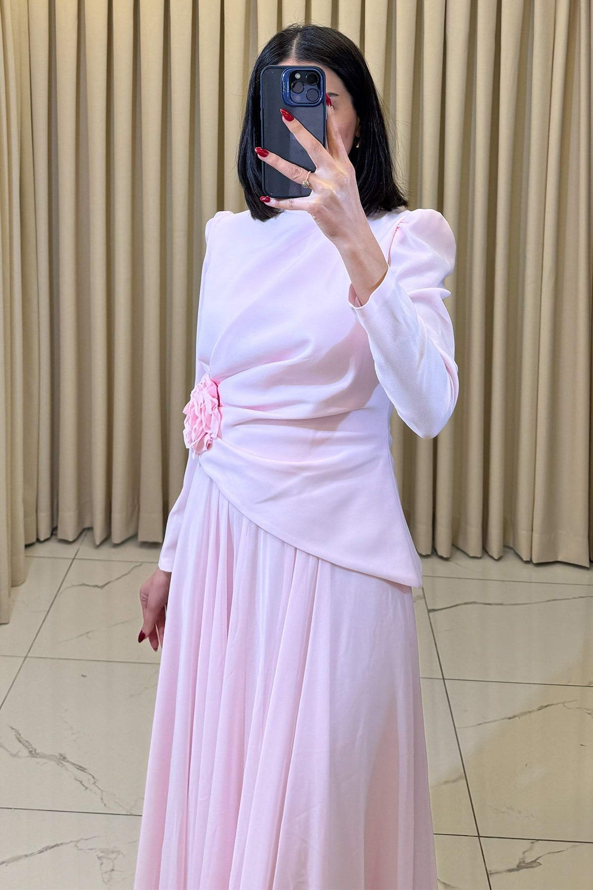 Gül Detaylı Büzgülü Tesettür Abiye Pudra - Görsel 4