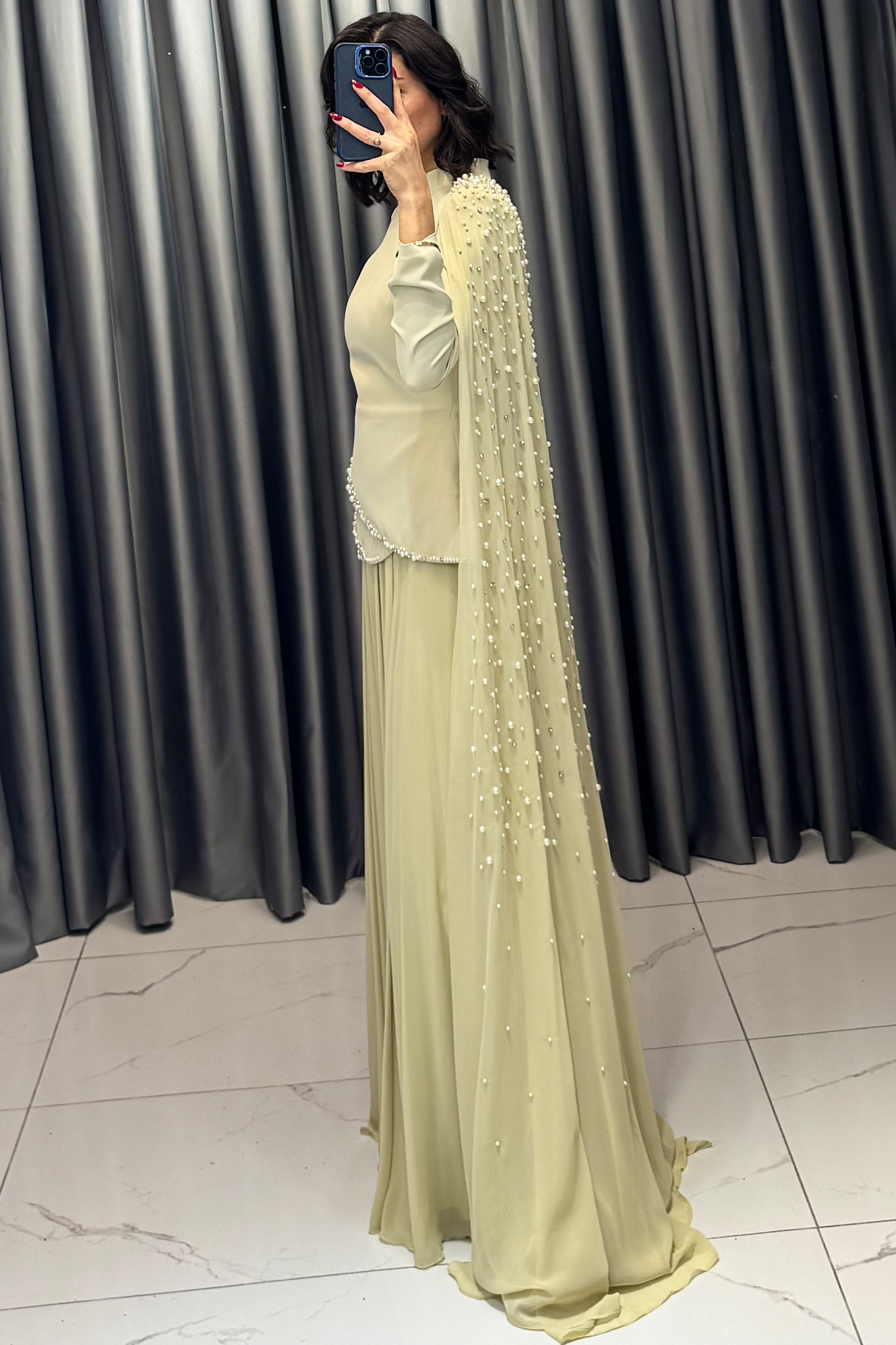 İnci Boncuk Detaylı Belden Oturtmalı Omuzdan Pelerinli Tesettür Abiye Yeşil  - Görsel 3