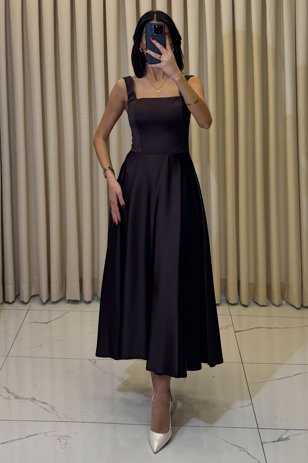 Kare Yaka Sırtı Bağcıklı Kısa Abiye Kahve