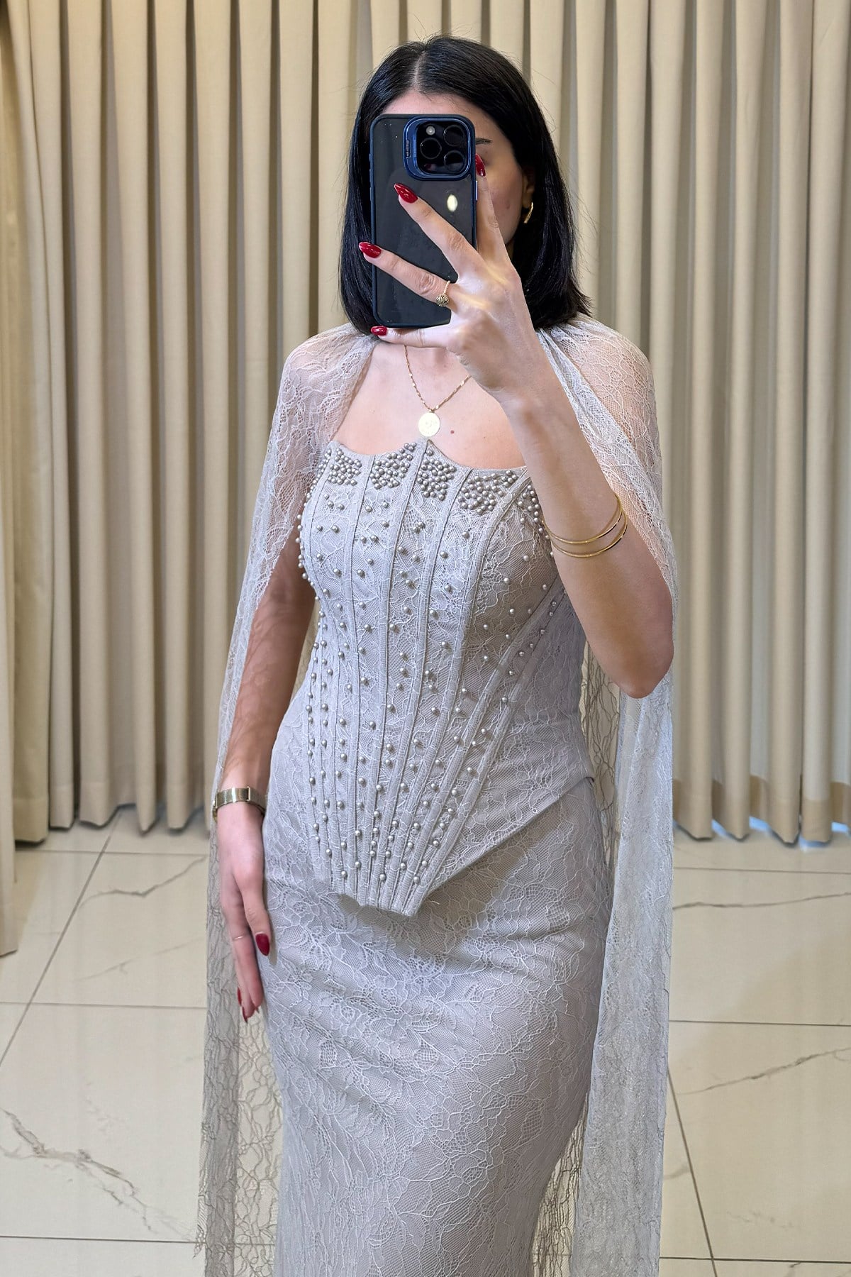 Korse Detaylı Boncuk İşlemeli Pelerinli Abiye Vizon - Görsel 4