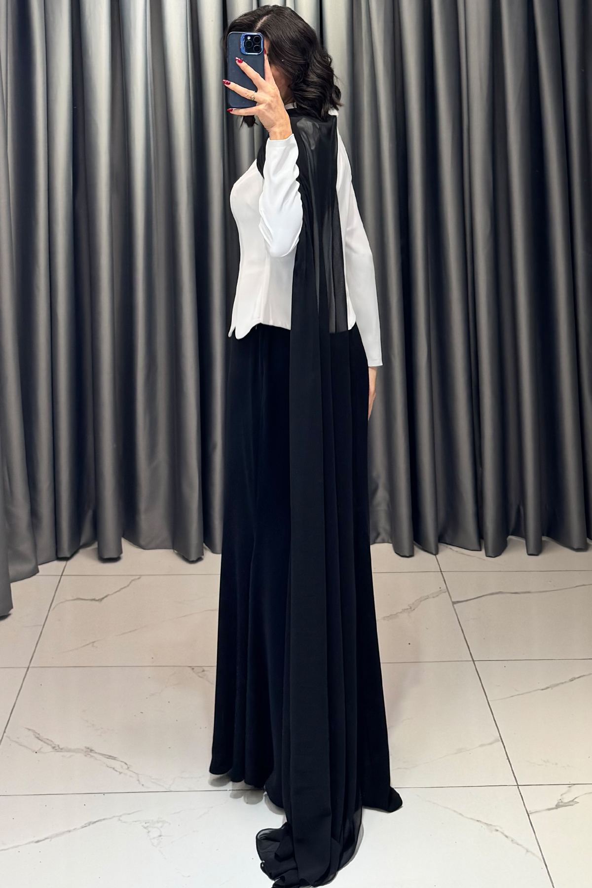 Lazer Kesimli Şal Detaylı Balık Formunda Tesettür Abiye Beyaz-Siyah - Görsel 5