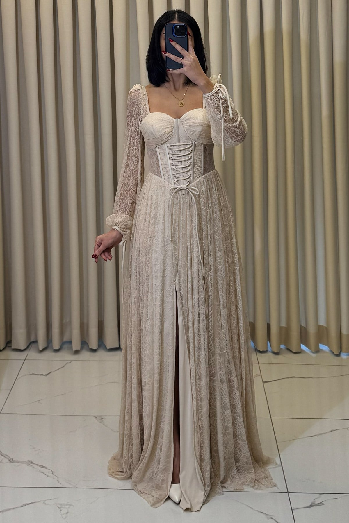 Önü Bağcıklı Lez Dantel Kare Yaka Uzun Kollu Abiye Bej