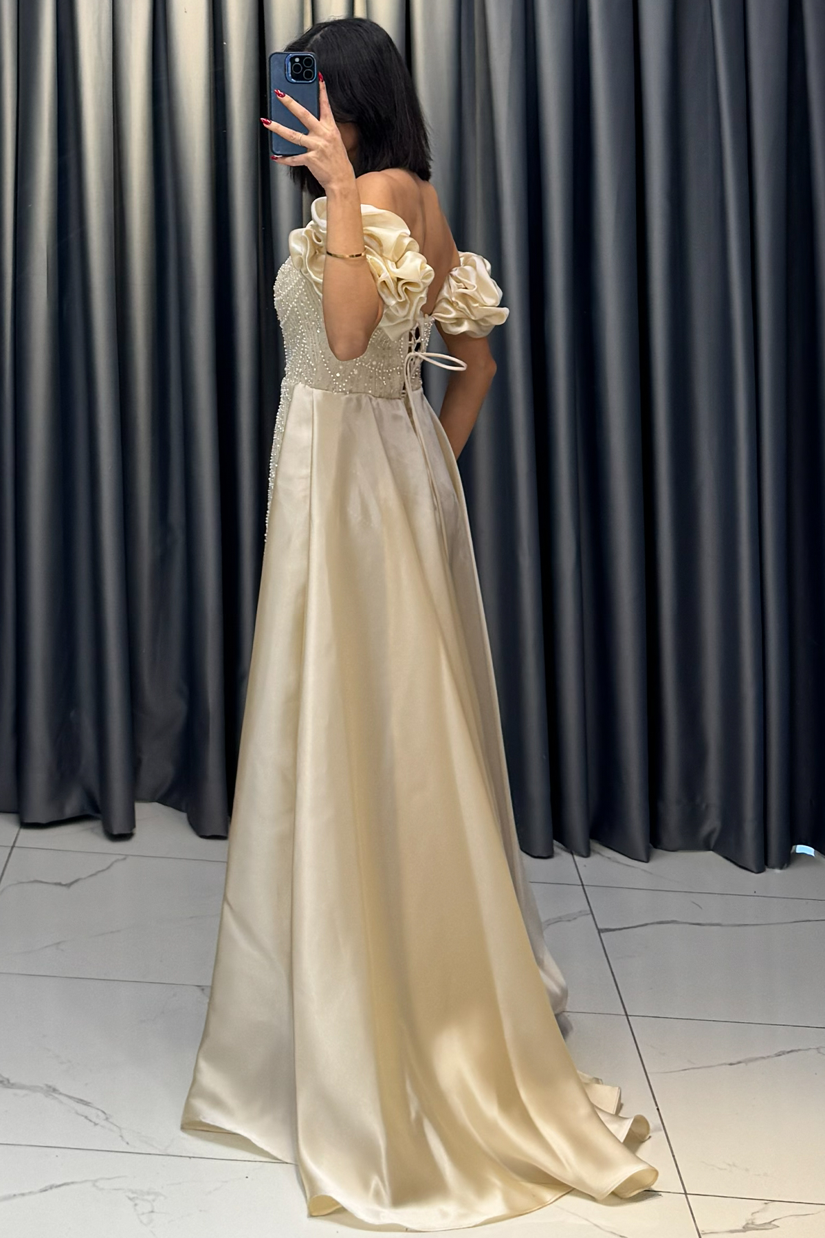 Payet ve Boncuk İşlemeli Balon Kollu Pelerinli Straplez Abiye Bej - Görsel 5