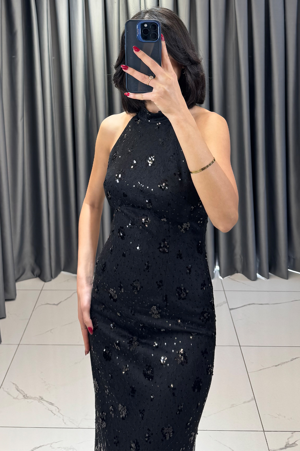 Pul Payet İşlemeli Sırt Dekolteli Halter Yaka Uzun Abiye Siyah - Görsel 4