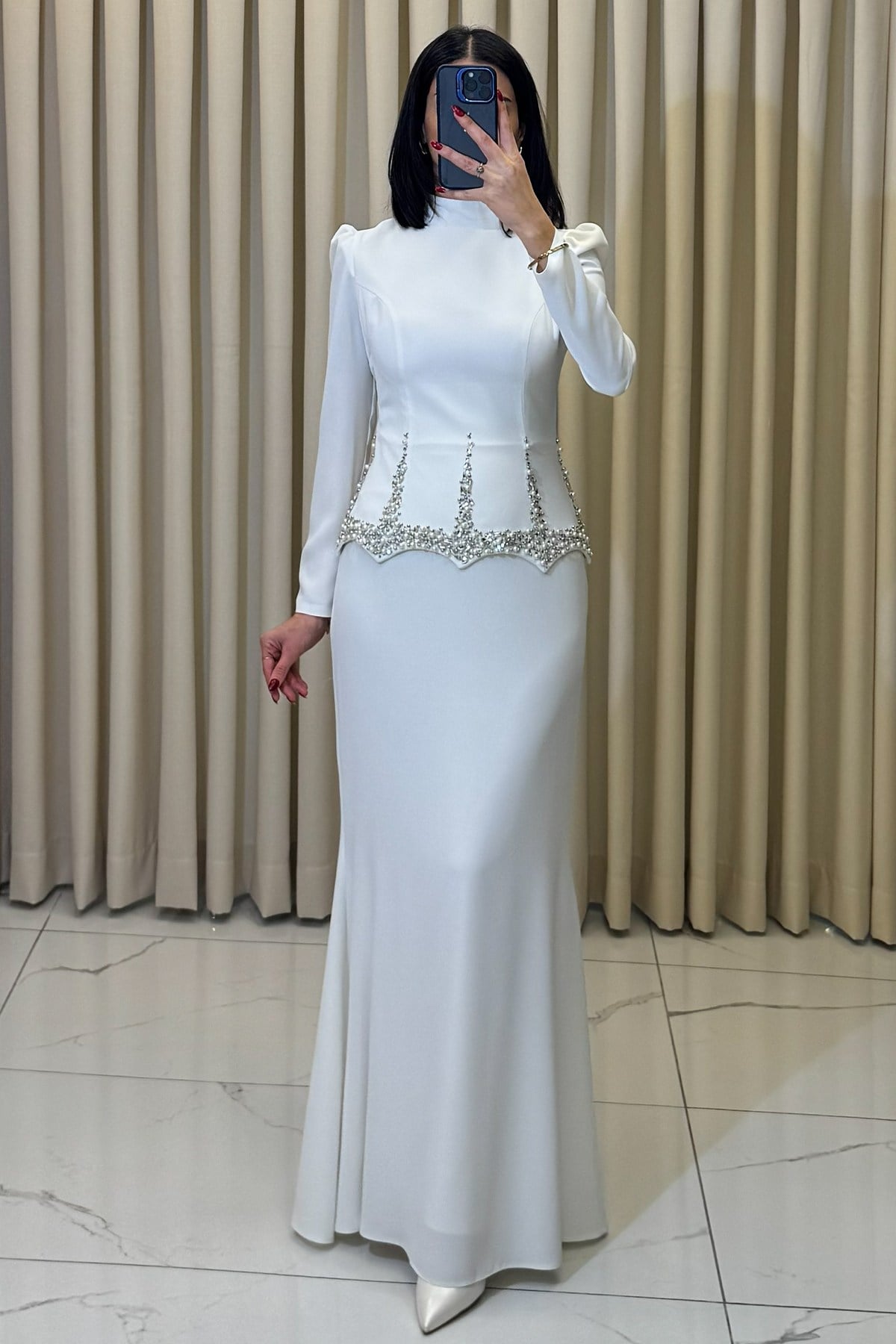 Taş Detaylı Belden Oturtmalı Balık Formunda Tesettür Abiye Beyaz