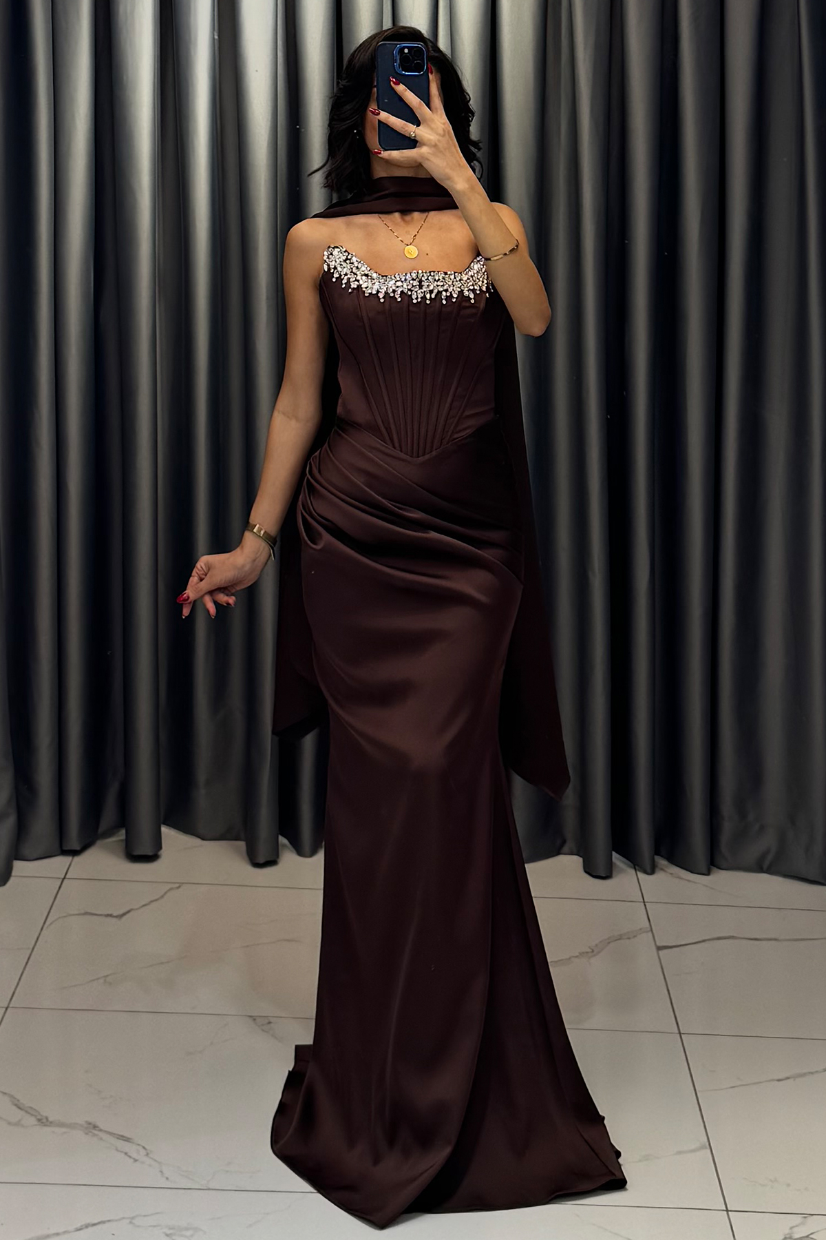 Taş İşlemeli Belden Drapeli Şal Detaylı Straplez Abiye Kahve - Görsel 5