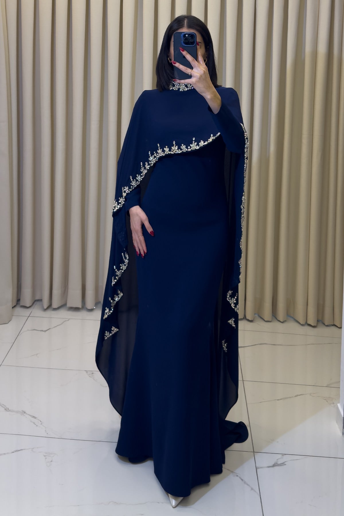 Taş İşlemeli Pelerinli Balık Model Abiye Lacivet