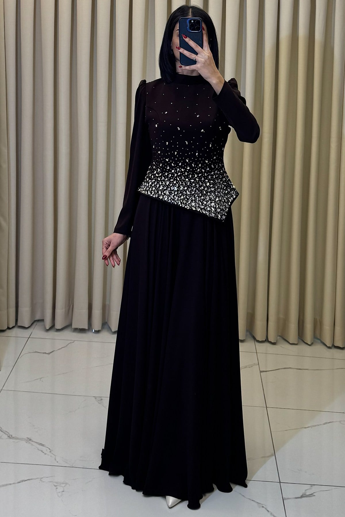 Taş Serpme Detaylı Uzun Tesettür Abiye Kahve